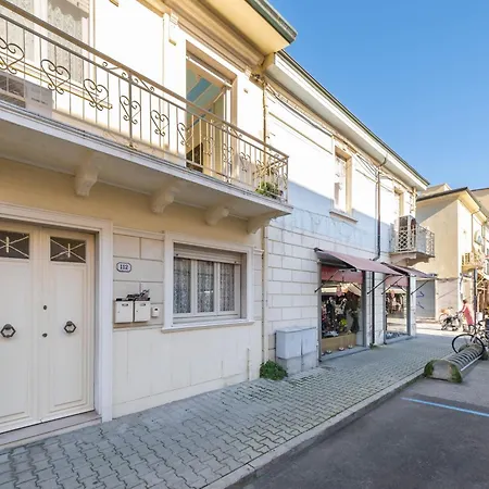 Villino Clara Виареджо